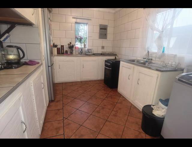 5 BEDROOM HOUSE FOR SALE IN STRUBENVALE